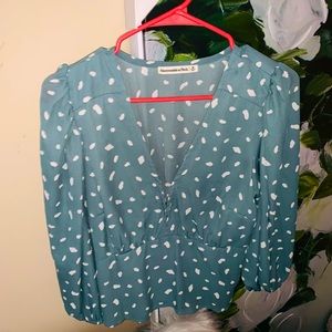 Abercrombie- Peasant sleeve, V-neck blouse, sz M